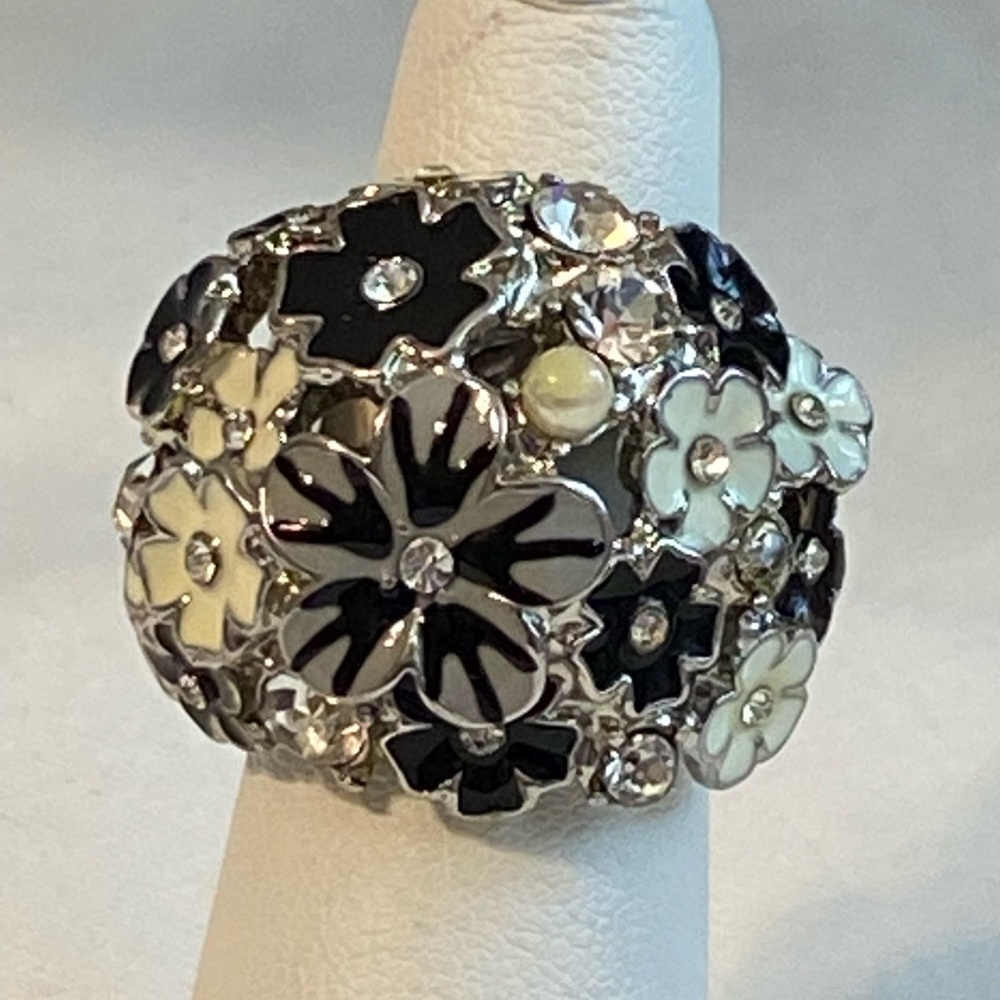 Enamel and rhinestone floral statement Ring in gray, black and cream size 5